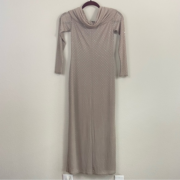NWT Abercrombie & Fitch Taupe Off-The-Shoulder Rhinestone Mesh Maxi Dress XSP - Picture 7 of 16
